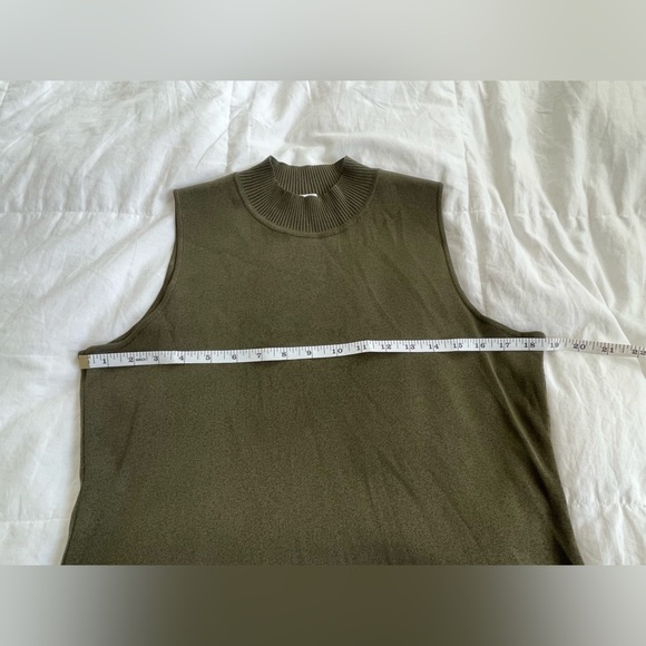 Exclusively Misook Sleeveless Knit Shell Top Olive Green Size M Mock Neck - Picture 6 of 7